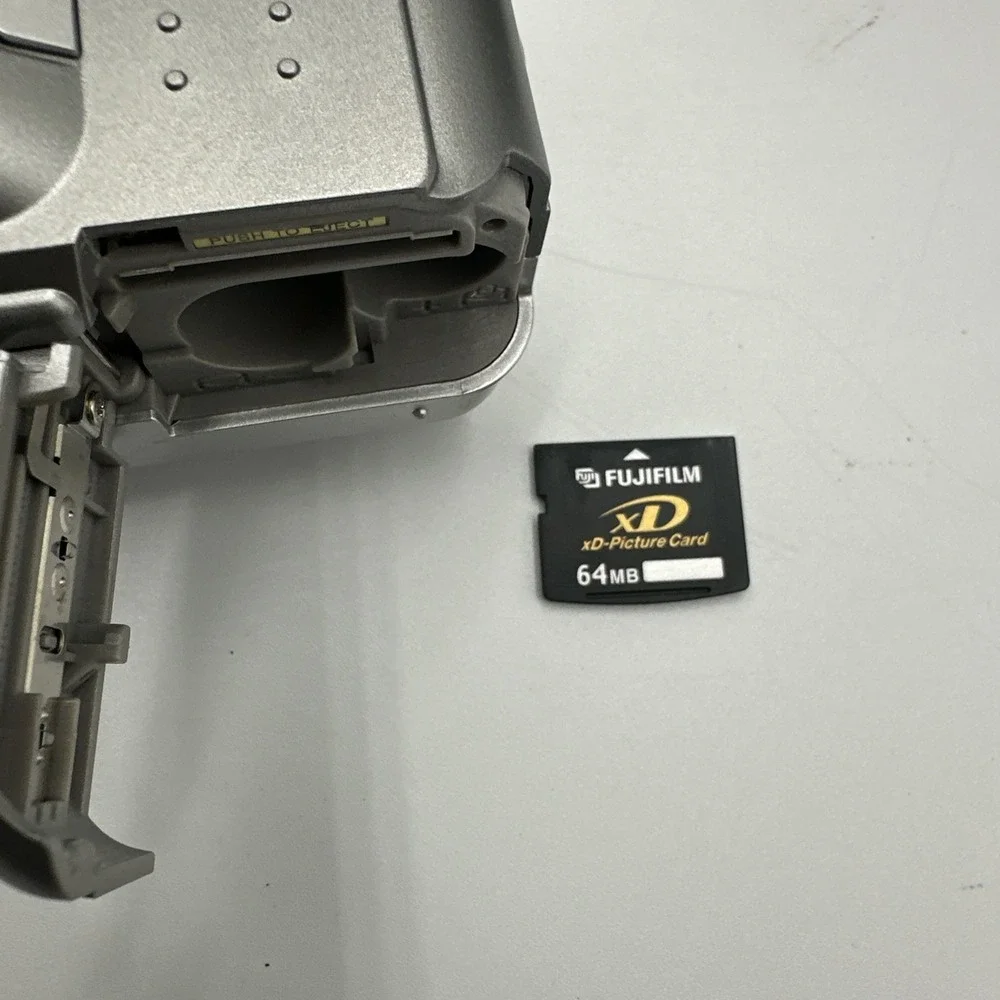 Fujifilm Digital Camera FinePix A210 3.2MP in Silver - Tested Memory Card & Case